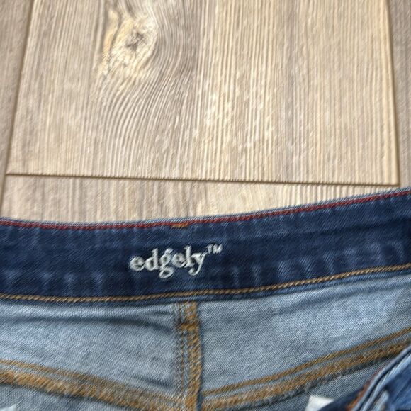 Maurices Edgley dark wash jean shorts - Picture 3 of 8